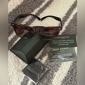 NEW PRIVE REVAUX FOLDABLE POLARIZED “THE GO GETTER”
C10 55-19-145